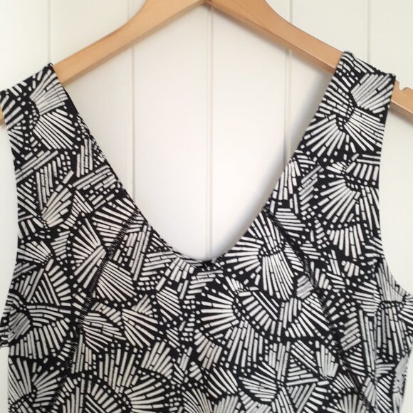 NWT Title Nine Dream Dress Updated V-Neck Pockets in Sparkler Black Size M - Picture 8 of 16